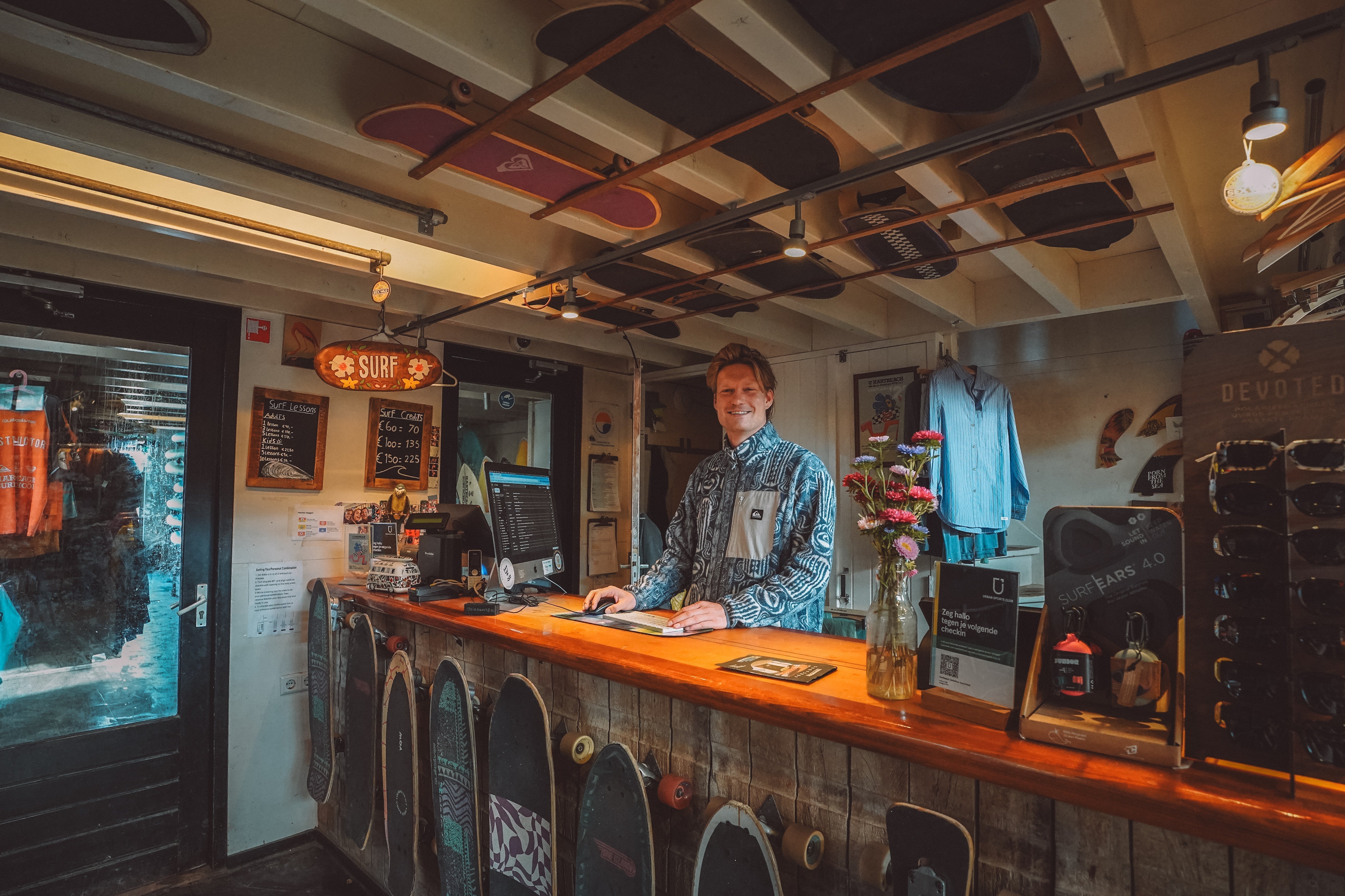 Surfschool medewerker