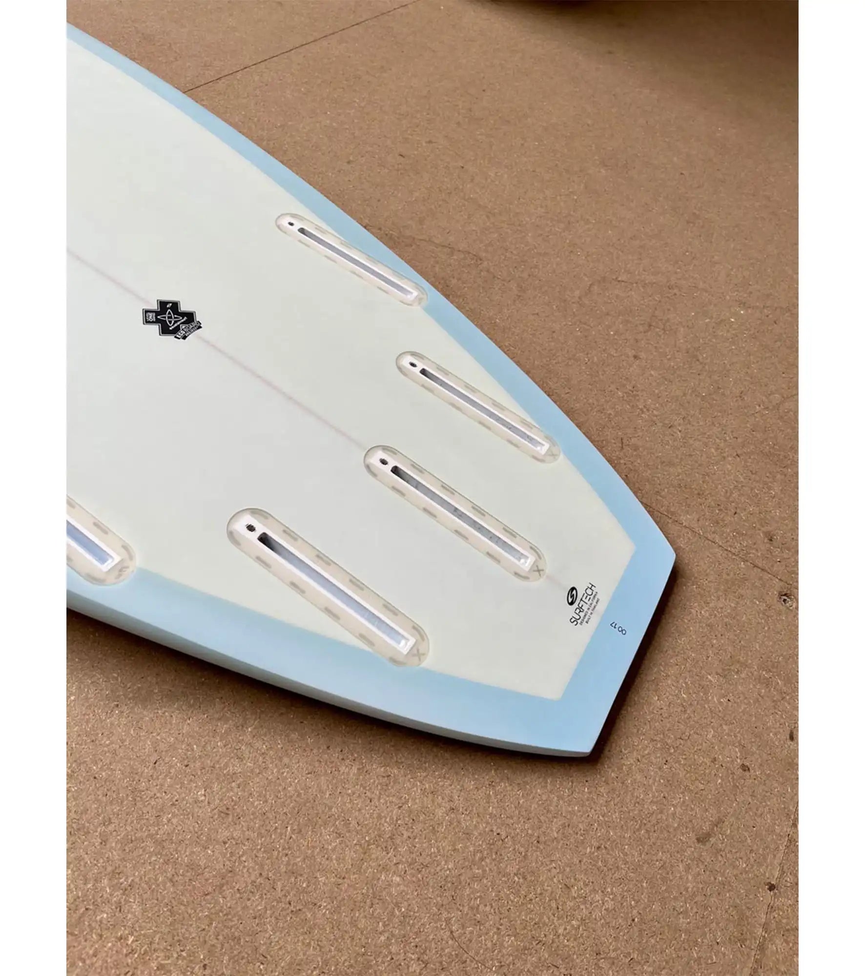 Roger Hinds Nomad - Fusion HD - Futures - 5 Fin