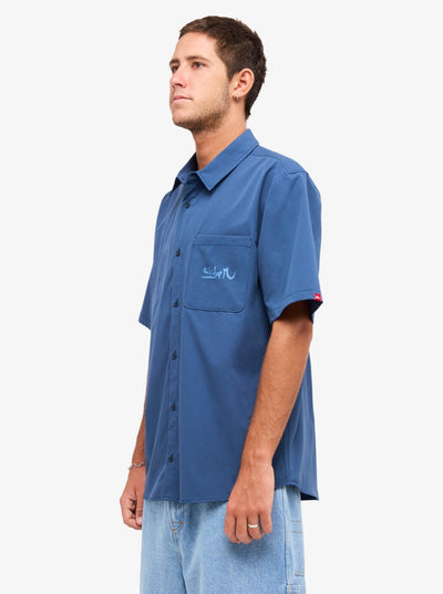 Young Guns Lithium – Herren Surf Lifestyle Short Sleeve